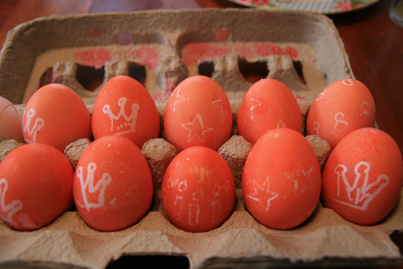 April 05, 2009<nbsp/> @<nbsp/> 09:36<br/><br/>birthday eggs... with Birthday Princess Crowns on 'em