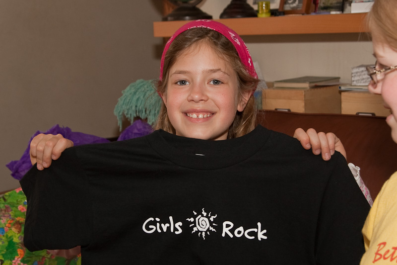 April 11, 2010<nbsp/> @<nbsp/> 13:43<br/><br/>cool T-shirt